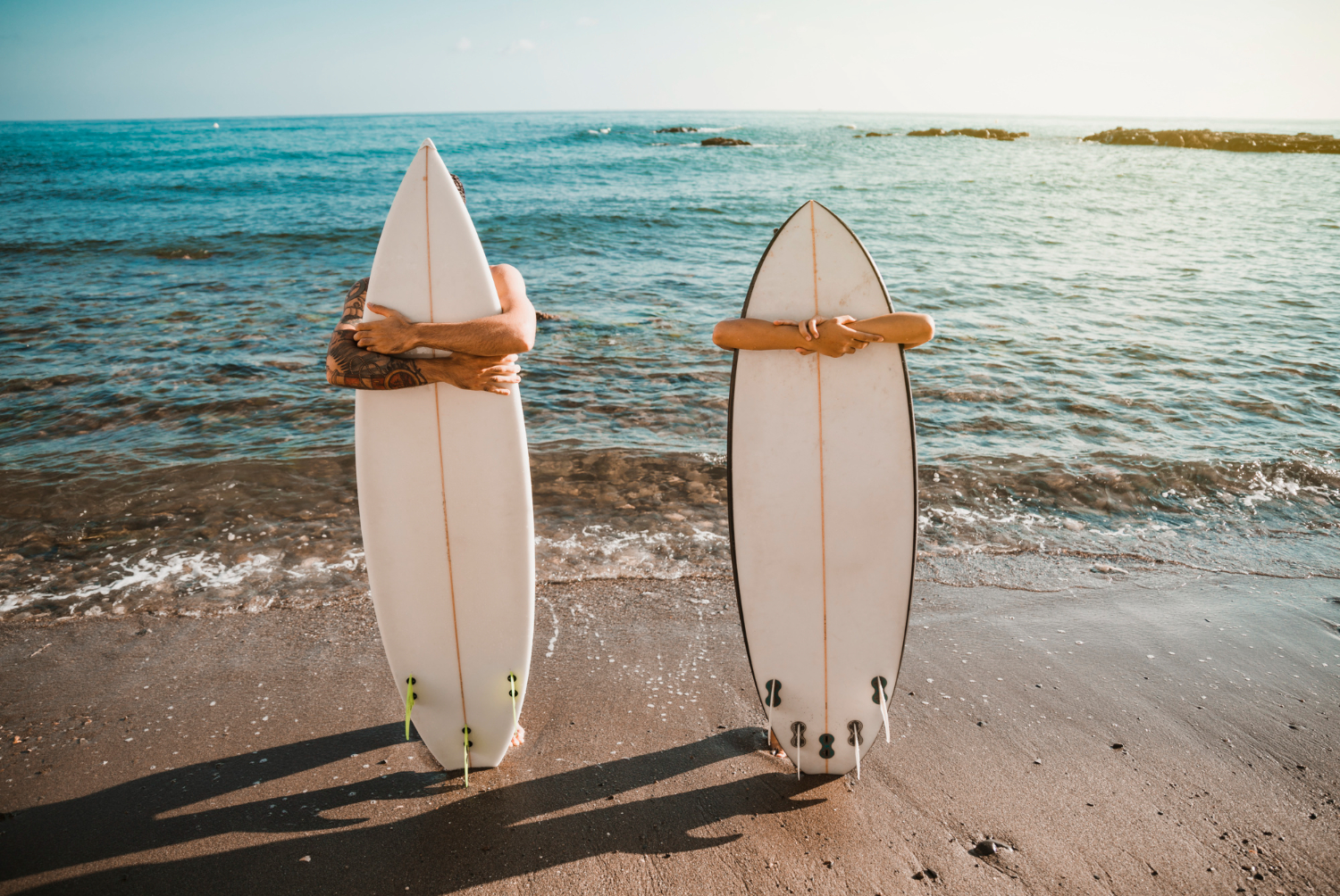 surf rentals in Maui a beach with a surf board on a body of water